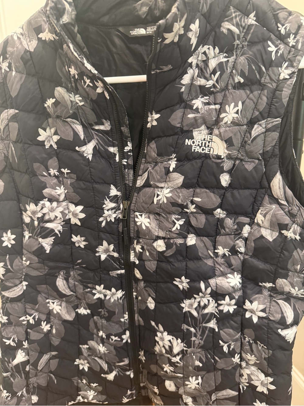 The North Face Black Floral Quilted Women's Vest - Picture 3 of 3